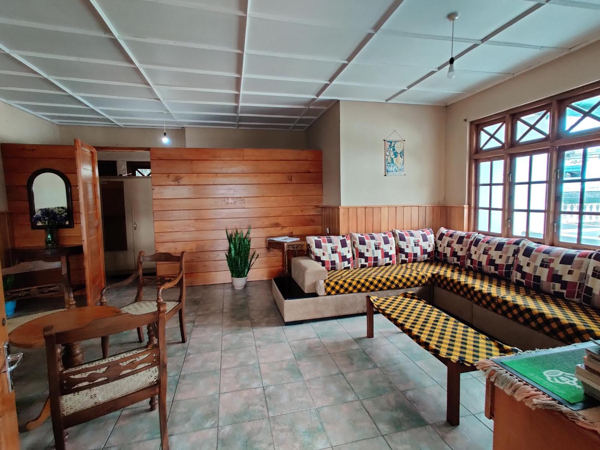 Carnation Rest Hotel นูวาราเอลิยา ภายนอก รูปภาพ