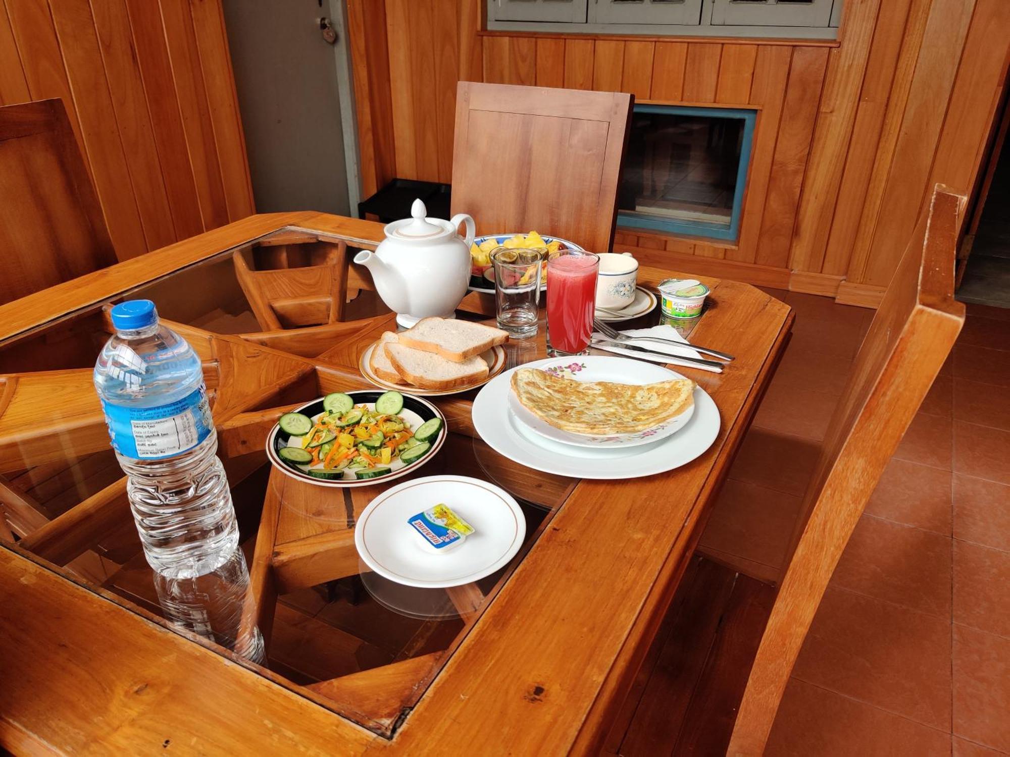 Carnation Rest Hotel นูวาราเอลิยา ภายนอก รูปภาพ