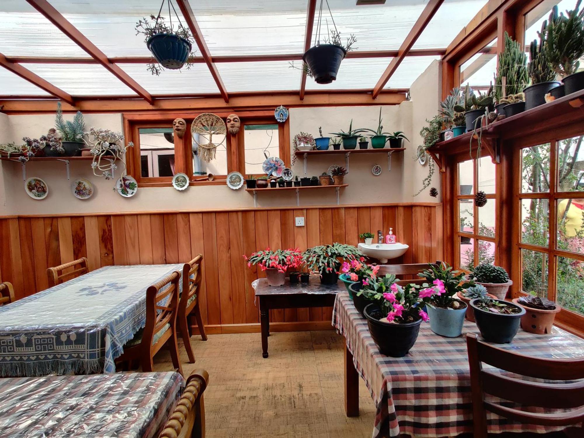 Carnation Rest Hotel นูวาราเอลิยา ภายนอก รูปภาพ