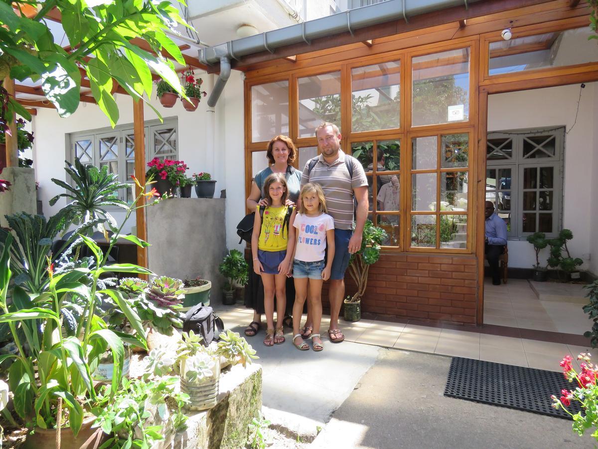 Carnation Rest Hotel นูวาราเอลิยา ภายนอก รูปภาพ
