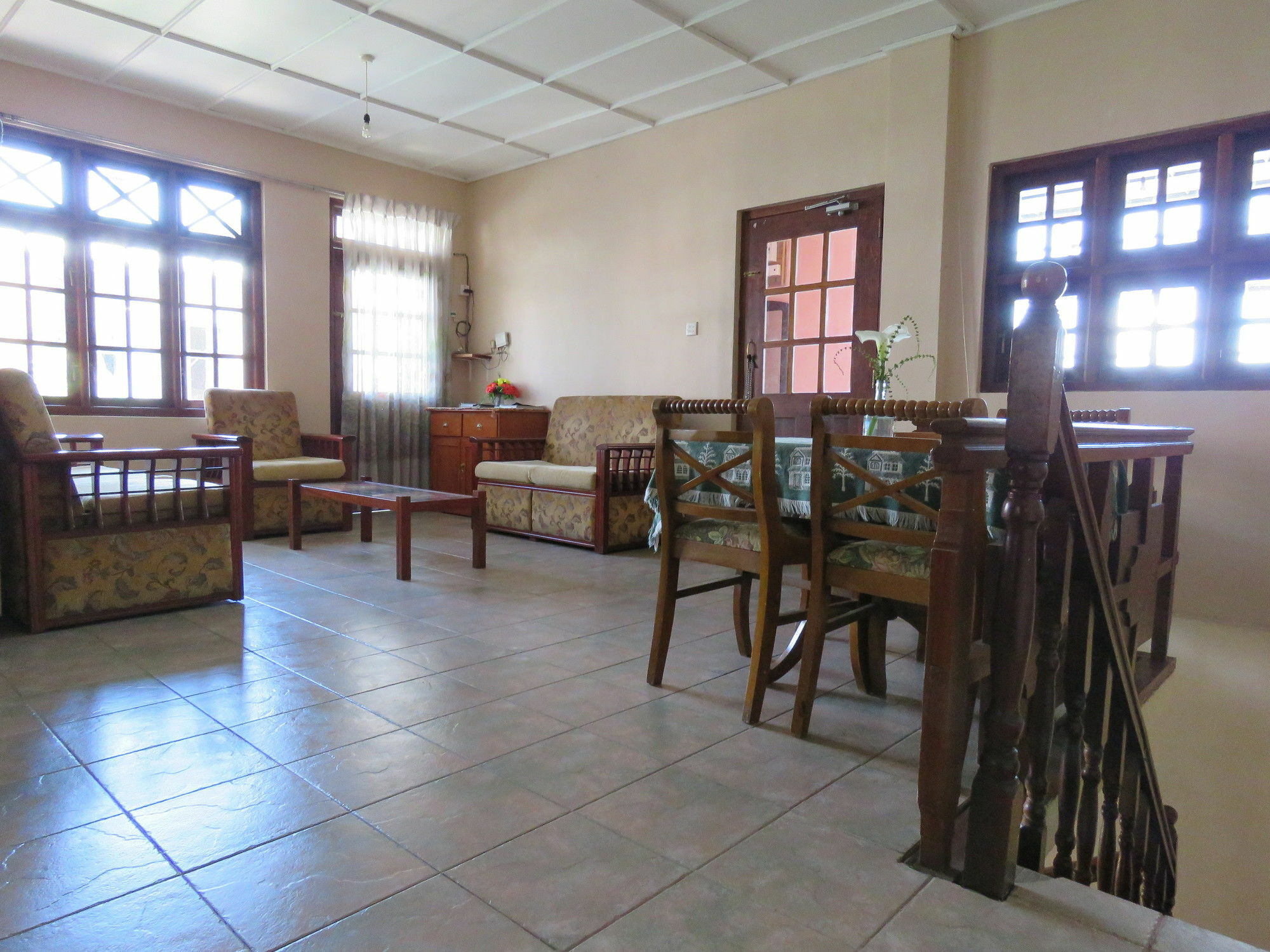 Carnation Rest Hotel นูวาราเอลิยา ภายนอก รูปภาพ