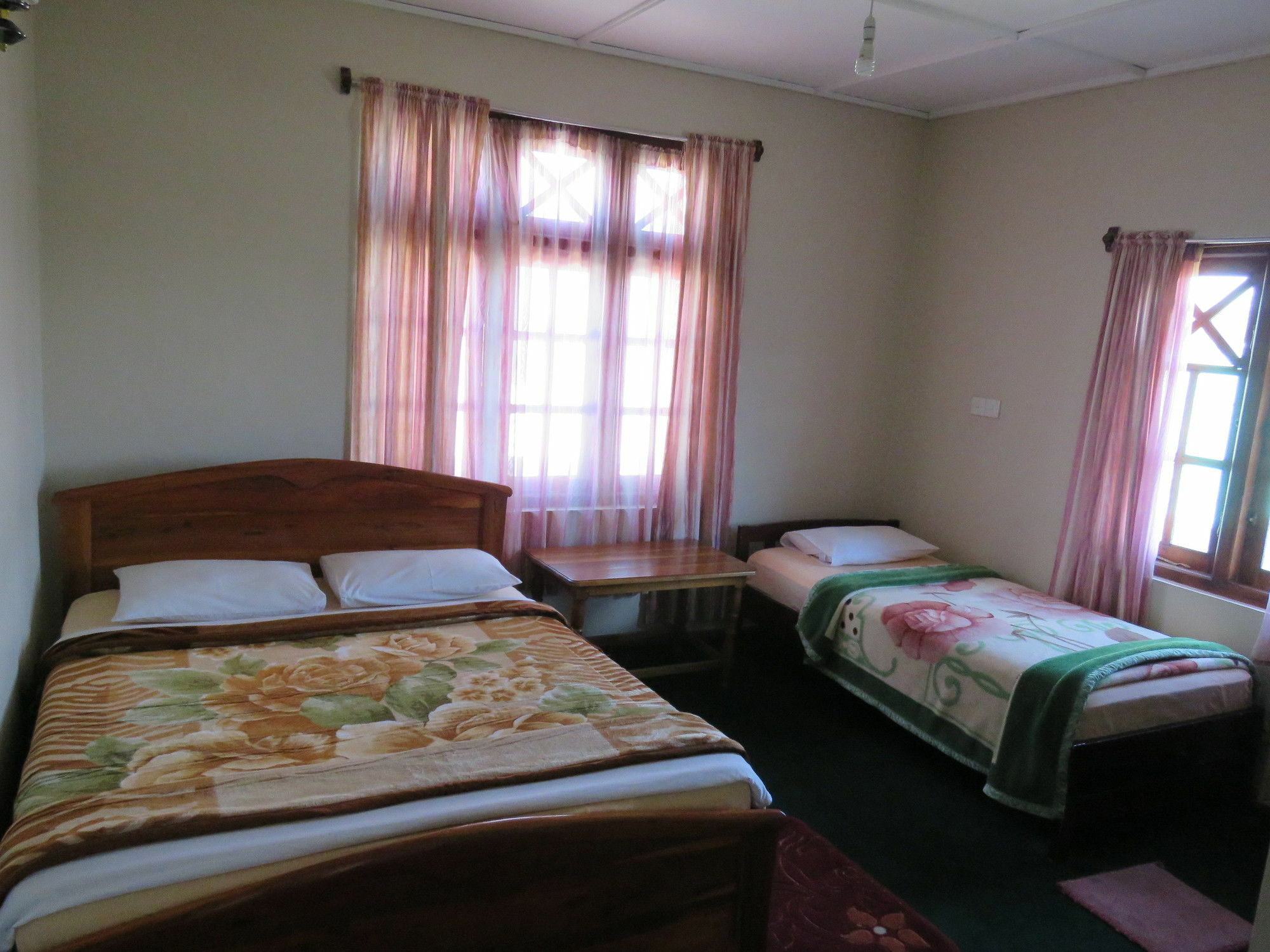 Carnation Rest Hotel นูวาราเอลิยา ภายนอก รูปภาพ